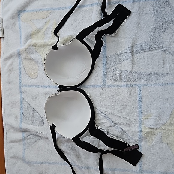 Vintage Victoria Secret Lace Bra - Picture 3 of 6